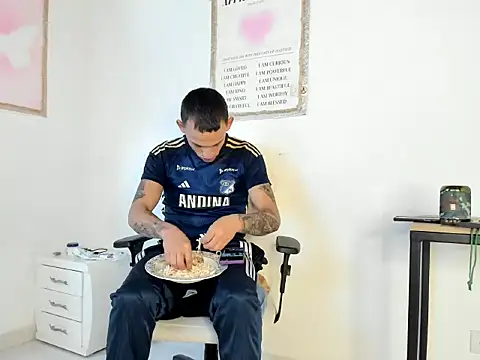 Snapshot of Masterblue_hot chatting on 13, 2, 2026 Masterblue hot online show from 13, 2, 2026