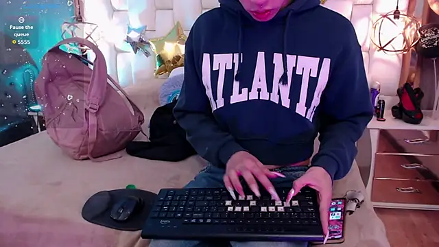 Foxxy Doll online show from 7, 11, 2025