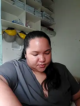 Snapshot of LianaCruzado chatting on 2, 5, 2026 LianaCruzado online show from 2, 5, 2026