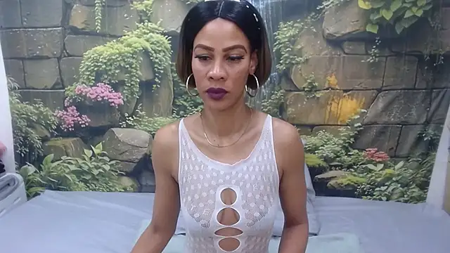Snapshot of GlowGoddessxx chatting on 10, 6, 2026 GlowGoddessxx online show from 10, 6, 2026