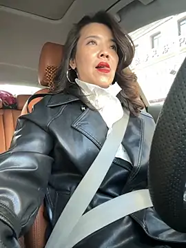 Snapshot of anna_yngs chatting on 1, 11, 2025 anna yngs online show from 1, 11, 2025