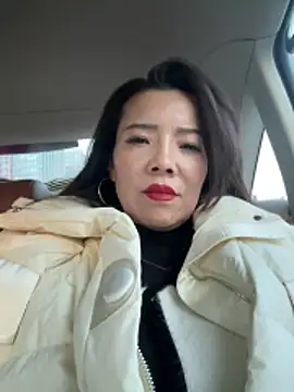 Snapshot of anna_yngs chatting on 16, 12, 2025 anna yngs online show from 16, 12, 2025