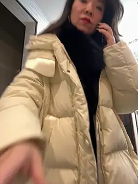 Snapshot of anna_yngs chatting on 17, 12, 2025 anna yngs online show from 17, 12, 2025