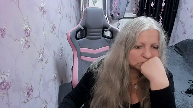 Snapshot of silver_moon_light chatting on 24, 9, 2025 silver moon light online show from 24, 9, 2025