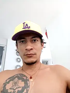 Snapshot of Alejobig27 chatting on 25, 11, 2025 Alejobig27 online show from 25, 11, 2025