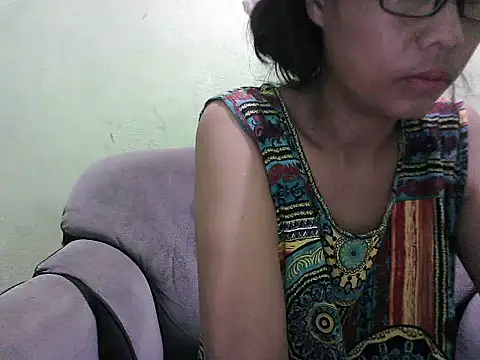 HotLadyPinay32 online show from 20, 4, 2026