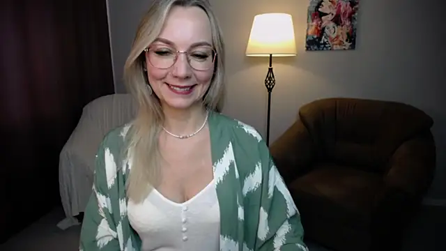 Snapshot of Ava_Elior chatting on 22, 9, 2025 Ava Elior online show from 22, 9, 2025