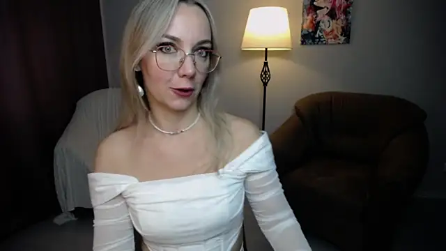 Snapshot of Ava_Elior chatting on 28, 9, 2025 Ava Elior online show from 28, 9, 2025