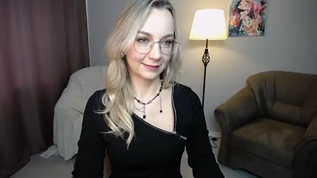 Snapshot of Ava_Elior chatting on 9, 10, 2025 Ava Elior online show from 9, 10, 2025