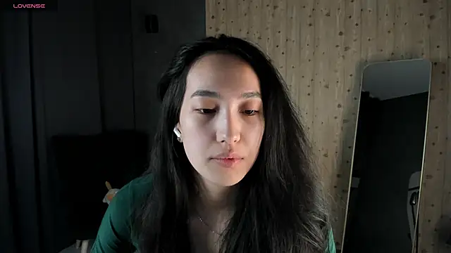 FlirtyAura online show from 18, 4, 2026