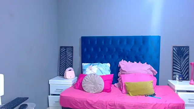Snapshot of BarbieDoll21 chatting on 20, 9, 2025 BarbieDoll21 online show from 20, 9, 2025