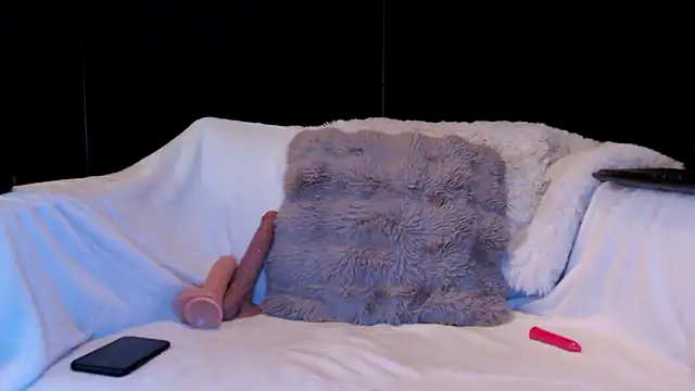 Zoe Fisher online show from 28, 10, 2025