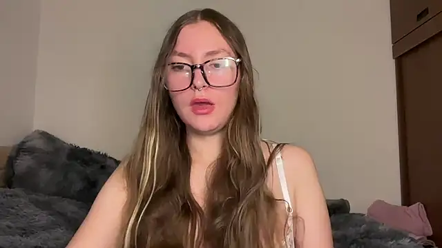 Snapshot of velvet__moon chatting on 8, 5, 2026 velvet moon online show from 8, 5, 2026
