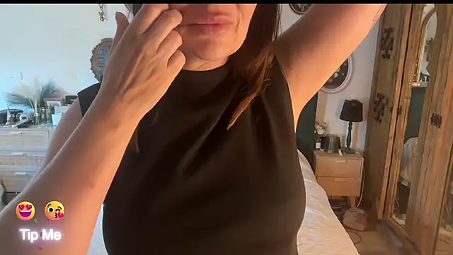 Snapshot of _Melia_ chatting on 7, 7, 2026 Melia online show from 7, 7, 2026