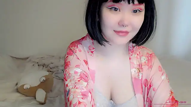 Snapshot of tsunade_chan chatting on 8, 10, 2025 tsunade chan online show from 8, 10, 2025