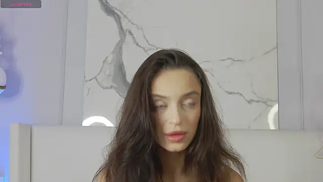 AdoraCortes online show from 16, 9, 2025