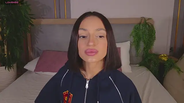 AdoraCortes online show from 13, 4, 2026