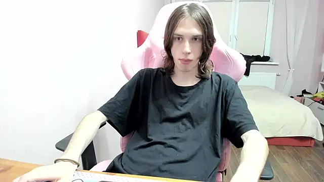 Snapshot of eleganc3 chatting on 13, 10, 2025 eleganc3 online show from 13, 10, 2025