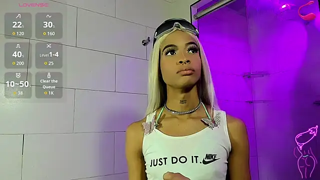 Dahlia Moss online show from 2, 12, 2025