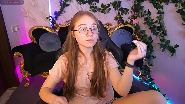 Snapshot of ArrinaWairr chatting on 15, 9, 2025 ArrinaWairr online show from 15, 9, 2025