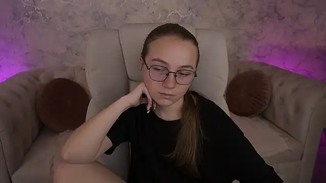 Snapshot of ArrinaWairr chatting on 1, 10, 2025 ArrinaWairr online show from 1, 10, 2025