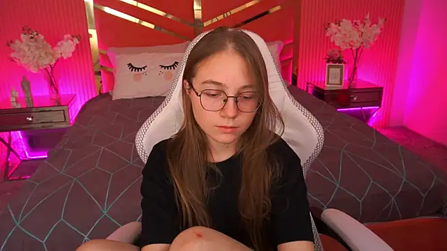 Snapshot of ArrinaWairr chatting on 3, 10, 2025 ArrinaWairr online show from 3, 10, 2025