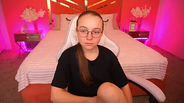 Snapshot of ArrinaWairr chatting on 10, 10, 2025 ArrinaWairr online show from 10, 10, 2025