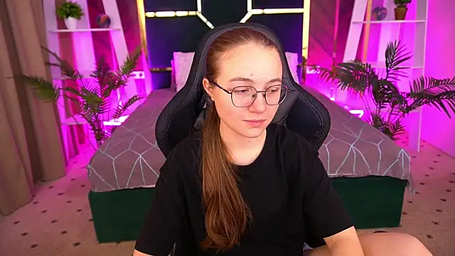 Snapshot of ArrinaWairr chatting on 5, 11, 2025 ArrinaWairr online show from 5, 11, 2025