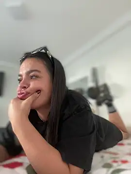 JuanitaMore01 online show from 22, 12, 2025