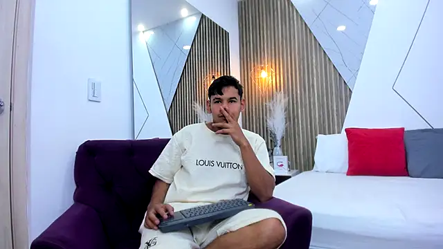 Snapshot of NatyAndCriss chatting on 1, 10, 2025 NatyAndCriss online show from 1, 10, 2025