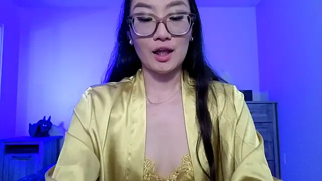 Snapshot of Aliciaz3 chatting on 6, 10, 2025 Aliciaz3 online show from 6, 10, 2025