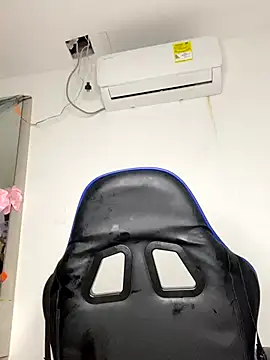 Snapshot of Rousevans_ chatting on 1, 11, 2025 Rousevans online show from 1, 11, 2025