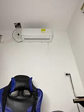 Snapshot of Rousevans_ chatting on 14, 11, 2025 Rousevans online show from 14, 11, 2025