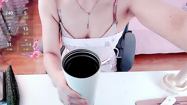 yaoyao-baby520 online show from 27, 11, 2025