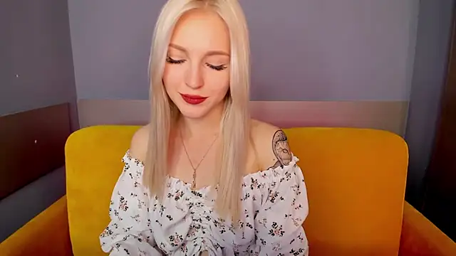 LisaFoxyMe online show from 29, 10, 2025