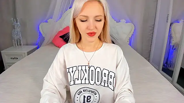 LisaFoxyMe online show from 12, 11, 2025