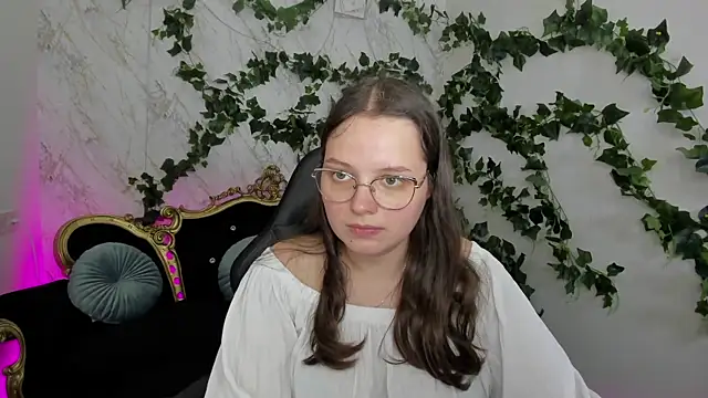 Snapshot of SophieDreamss chatting on 24, 9, 2025 SophieDreamss online show from 24, 9, 2025