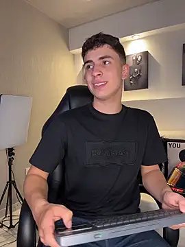 Snapshot of AdrianRinaldi chatting on 6, 4, 2026 AdrianRinaldi online show from 6, 4, 2026
