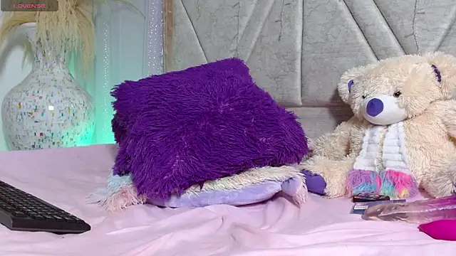 Carolinagarcia12345 online show from 11, 4, 2026