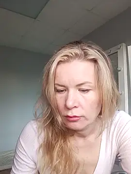 Julia Giulia online show from 21, 3, 2026