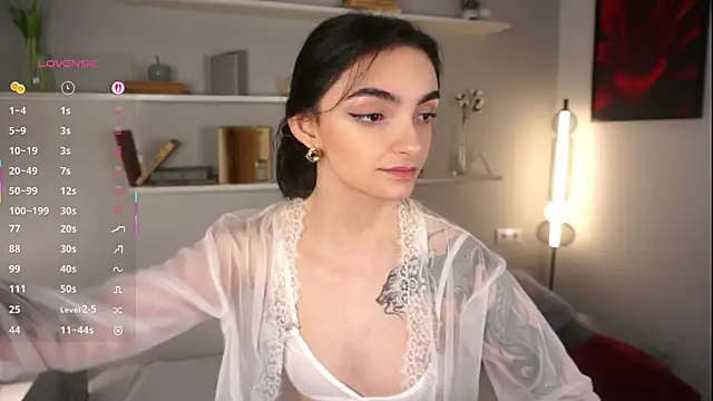 Snapshot of Morena_Dolce chatting on 5, 10, 2025 Morena Dolce online show from 5, 10, 2025