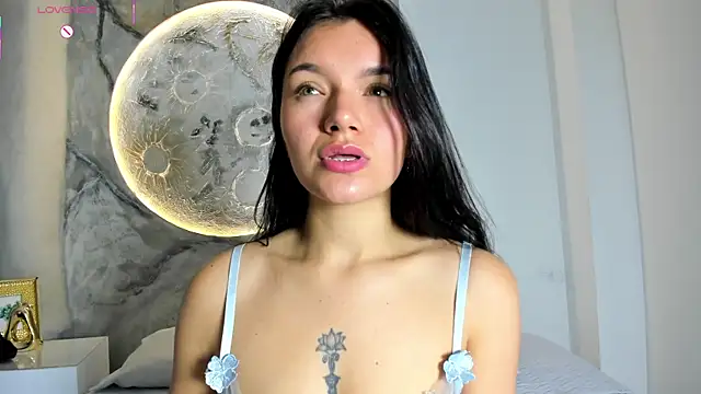 RoxanaBorns  online show from 9, 11, 2025