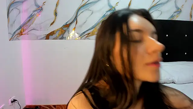 Snapshot of RoxanaBorns_ chatting on 3, 5, 2026 RoxanaBorns online show from 3, 5, 2026