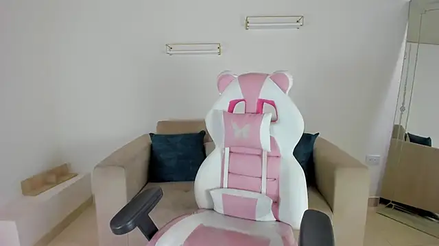 april smiith online show from 12, 9, 2025