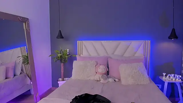 NaishaFord 1 online show from 8, 4, 2026