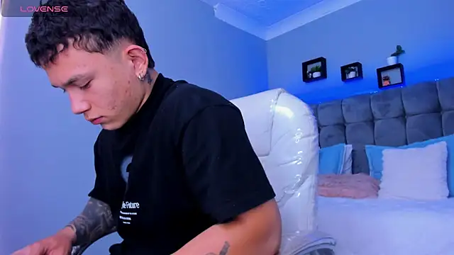 Thomas moon online show from 4, 12, 2025