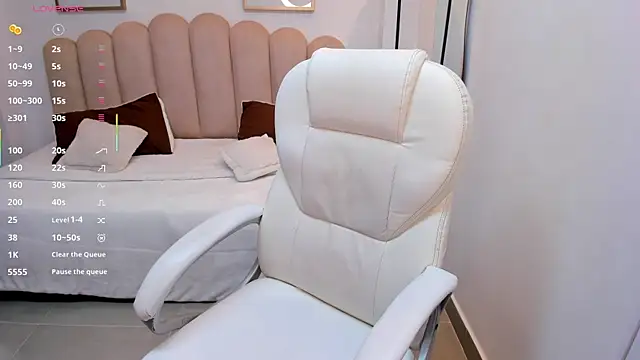 Karliie kloss  online show from 17, 11, 2025