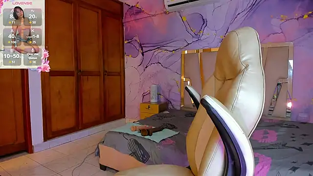 Elowen Clark online show from 14, 10, 2025