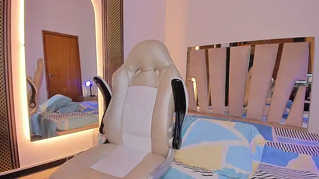 Elowen Clark online show from 8, 1, 2026