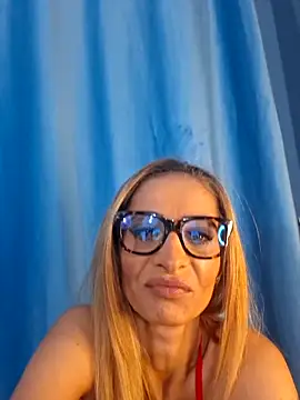 Snapshot of aellabeyonce chatting on 25, 10, 2025 aellabeyonce online show from 25, 10, 2025